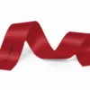 Ruban satin rouge 38 mm déroulé en vagues, texte DirectRuban imprimé en noir